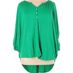 Green High Low 3 button V Neck 💚 Top